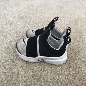 Nike presto toddler sneakers black white size 6 US